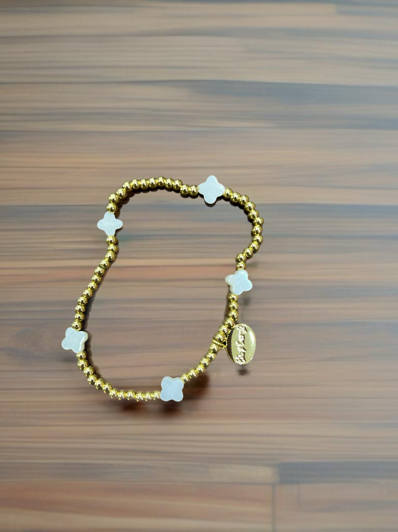 3MM SHELL CLOVER BRACELET