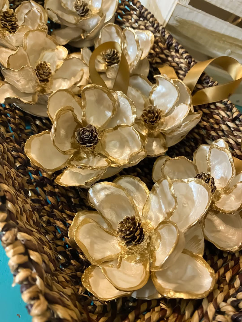 SCENTED MAGNOLIA OYSTER ORNAMENT