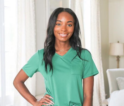 LIGHT GREEN V-NECK POCKET TEE